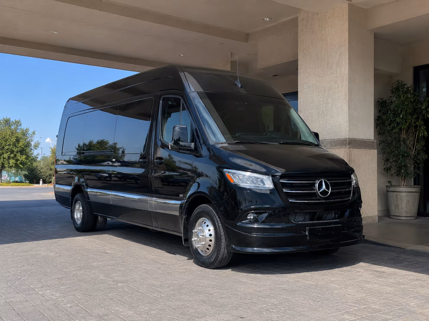 find the perfect transportation for your next airport transfer 4