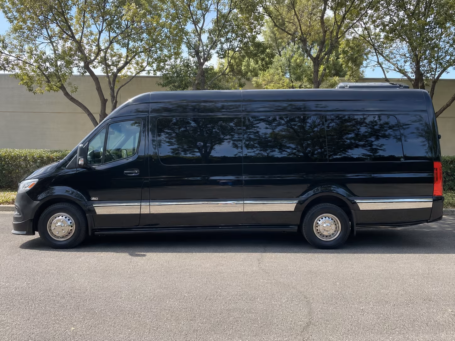 oakland 12 passenger sprinter van